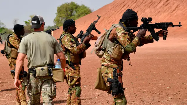 Soldats maliens en formation avec des instructeurs américains en 2018