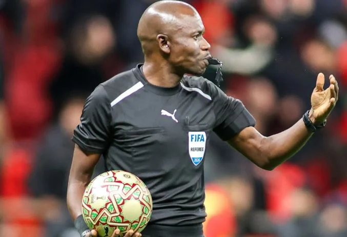 Finale Ligue des champions CAF : l’AS FAR rejette l’arbitre Jean-Jacques Ndala