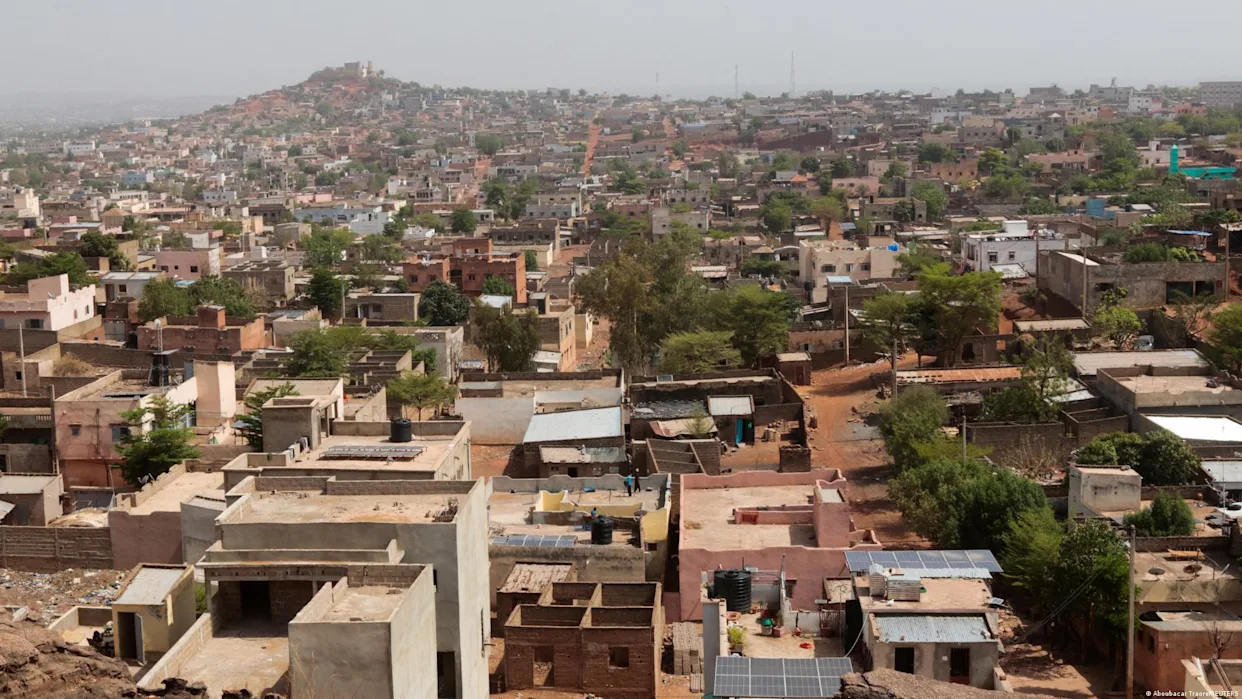 Blocus routier au Mali : véhicules incendiés sur les axes menant à Bamako