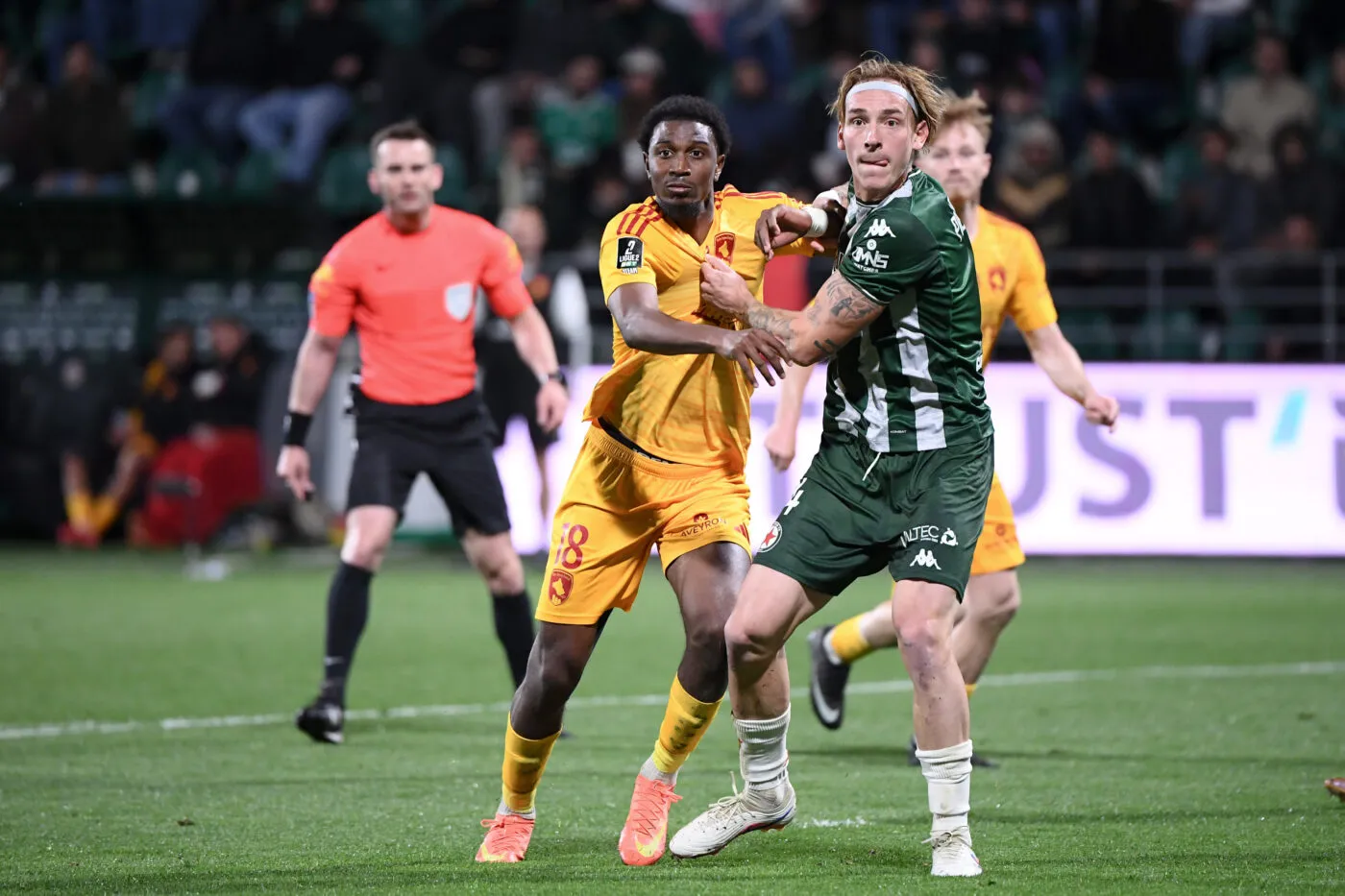 Rodez s'impose face au Red Star en play-off de Ligue 2 : un match spectaculaire pour la montée