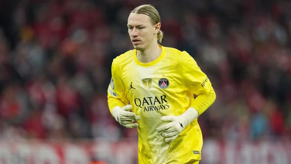 Matvey Safonov, gardien russe du PSG, lors d'un entraînement