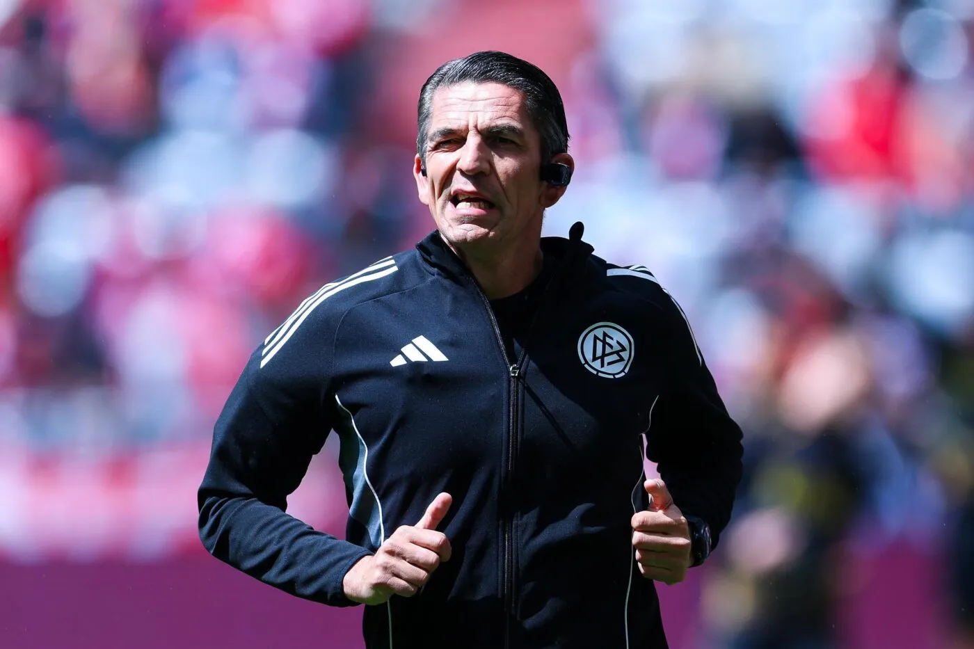 Un arbitre ému après son dernier match