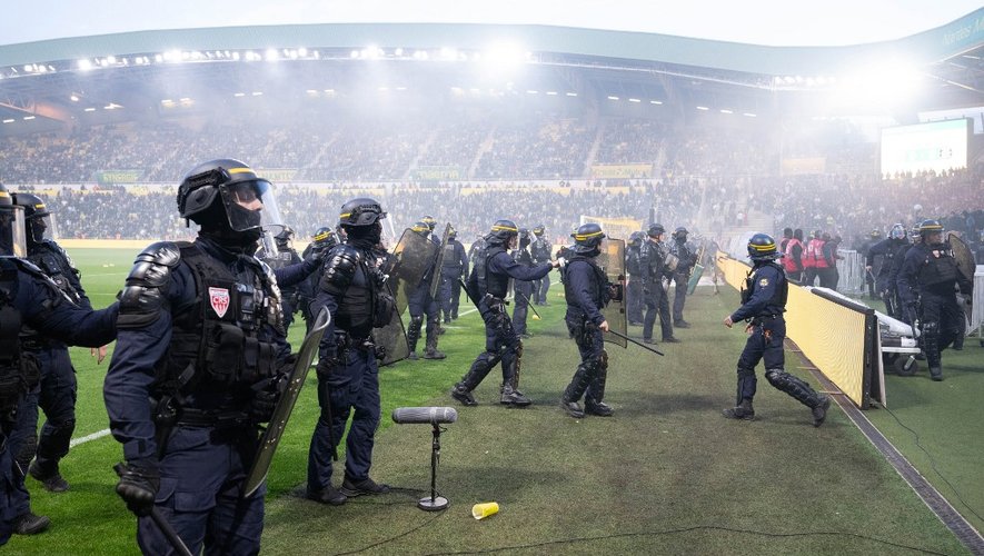 Forces de l'ordre en renfort à la Beaujoire pour éviter les débordements lors du match Nantes-Toulouse