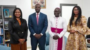 Ousmane Sonko et Monseigneur André Guéye lors de leur rencontre