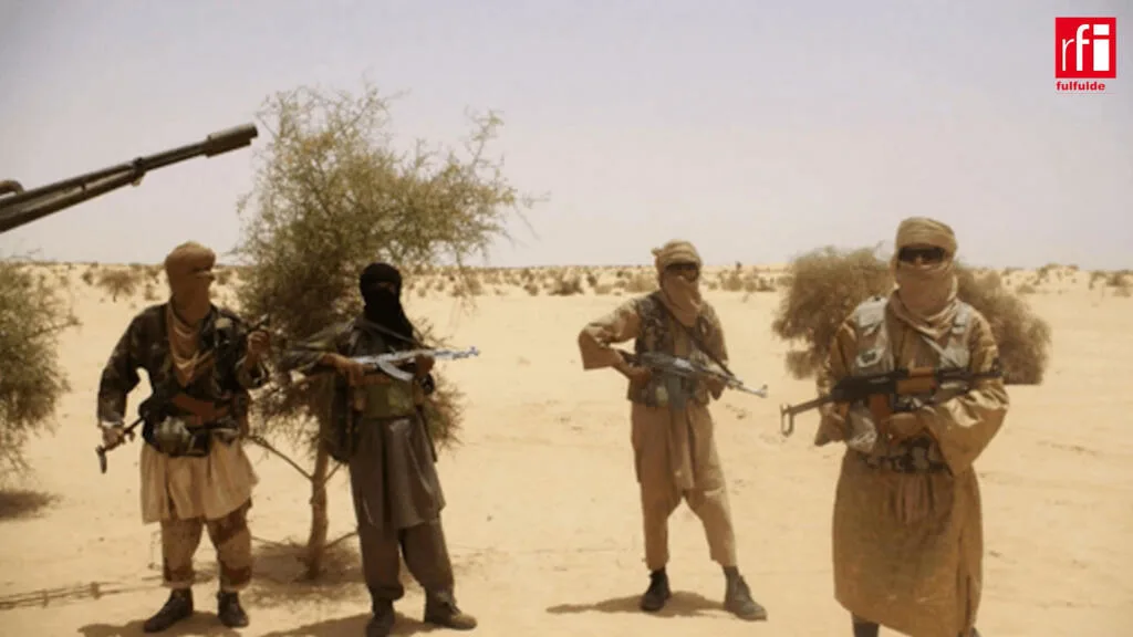 Vue aérienne d'un village malien en zone rurale