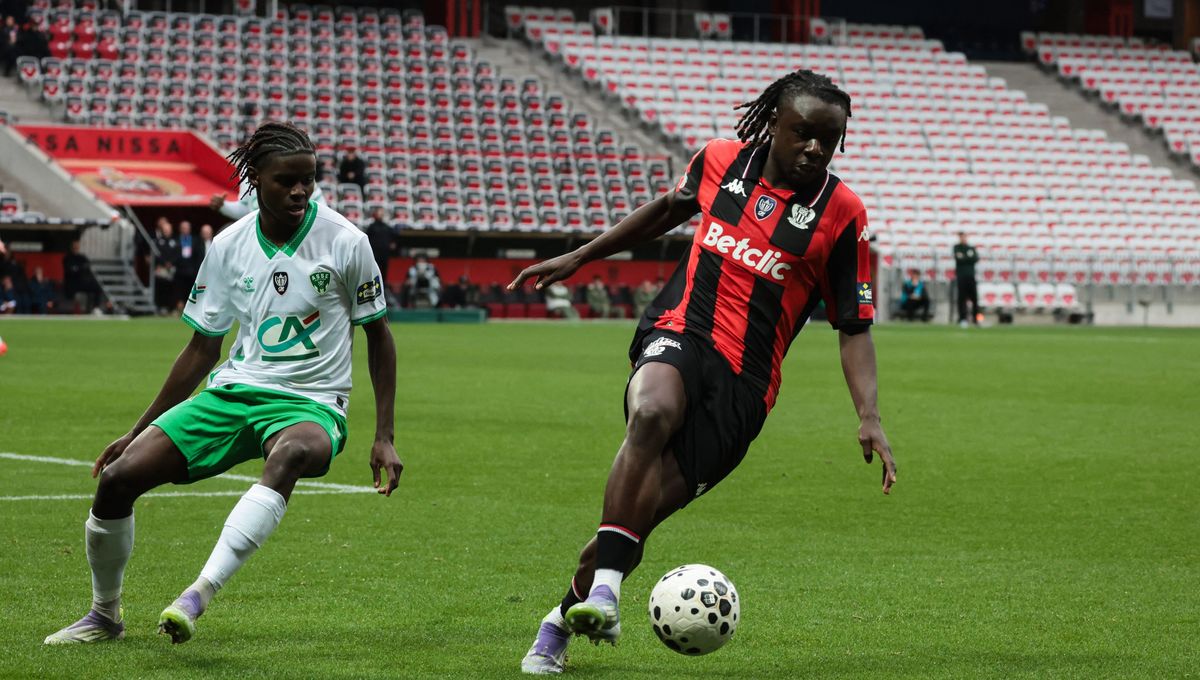 Affluence dans les gradins du stadium de Nice avant le match