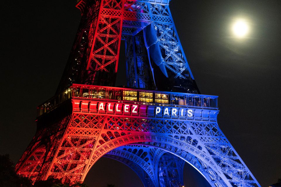 Monument parisien aux couleurs du club de football parisien