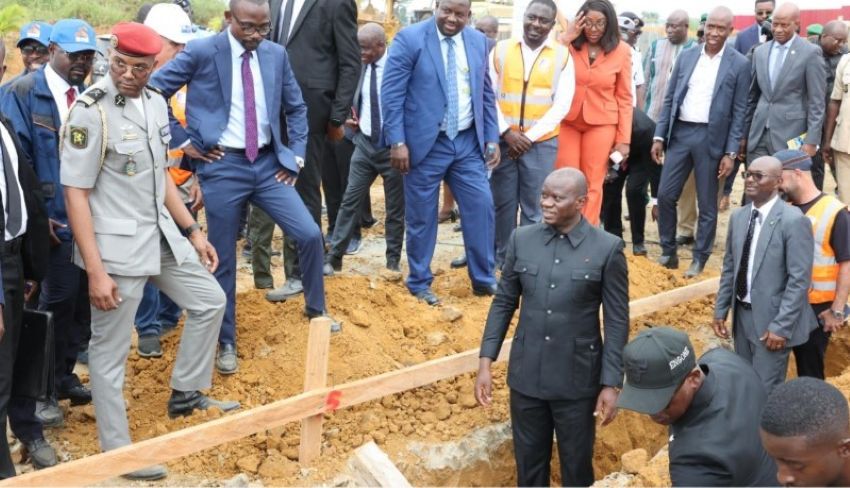 Président Oligui Nguema lors de l’inauguration d’un chantier de construction à Bikélé