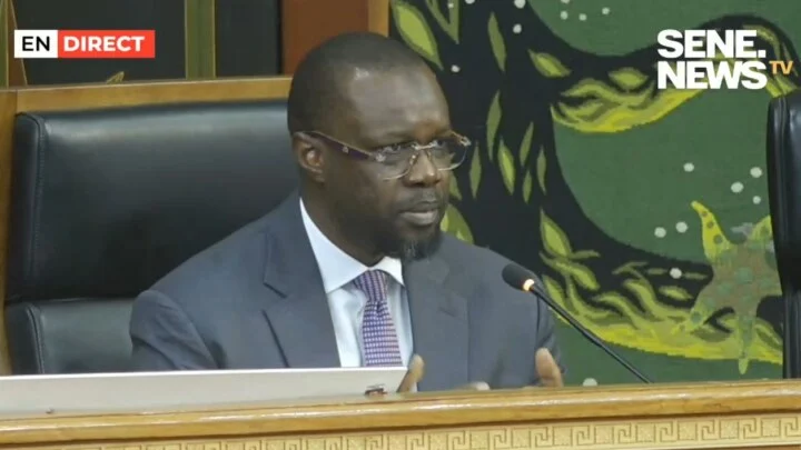 Ousmane Sonko, Premier ministre du Sénégal Ousmane Sonko assis dans un bureau