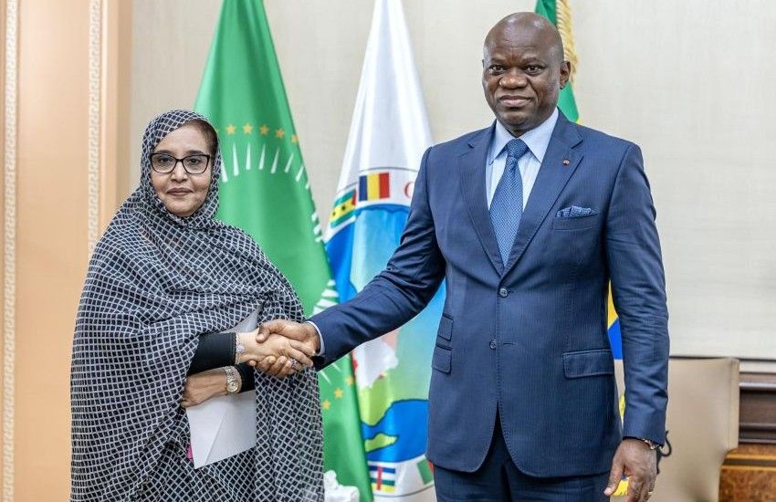 Rencontre diplomatique entre le président gabonais Brice Clotaire Oligui Nguema et une émissaire mauritanienne