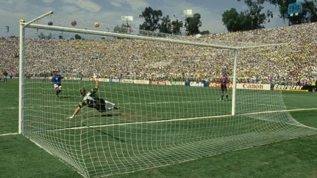 Roberto Baggio rate un penalty lors de la finale de la coupe du monde 1994