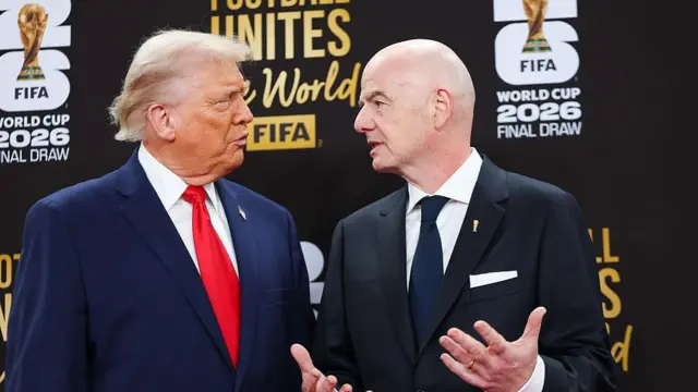Donald Trump et Gianni Infantino discutant lors de la coupe du monde