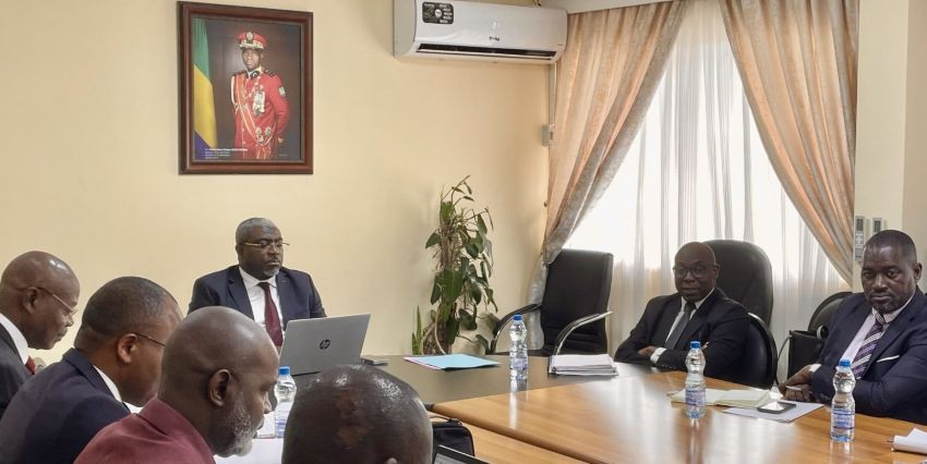 Séance de travail au secrétariat général du gouvernement gabonais