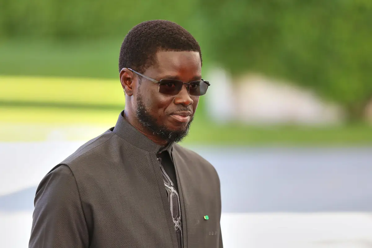 Le président sénégalais Bassirou Diomaye Faye et son homologue malien Assimi Goïta lors d’un entretien officiel