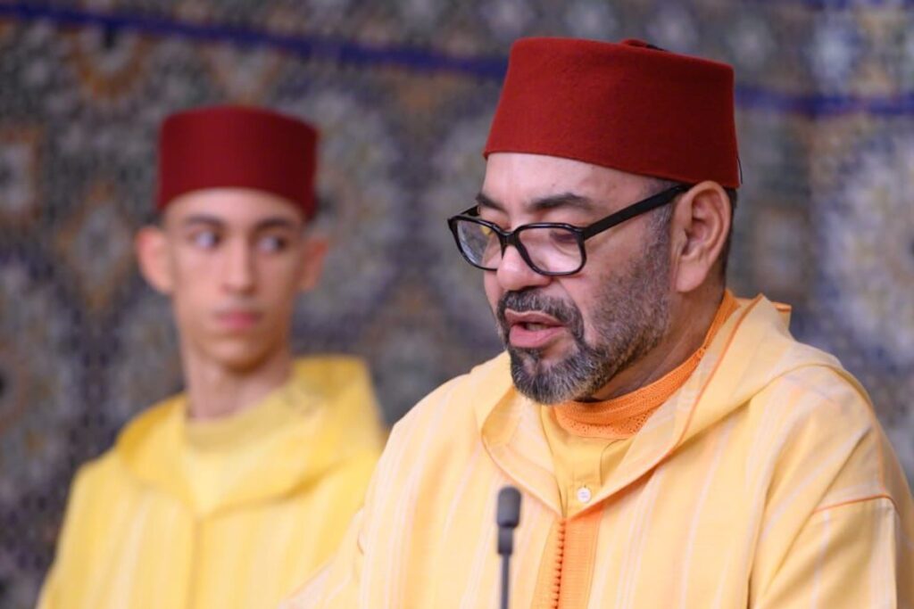 Sa Majesté le Roi Mohammed VI et le prince héritier Moulay Hassan lors d'un discours officiel