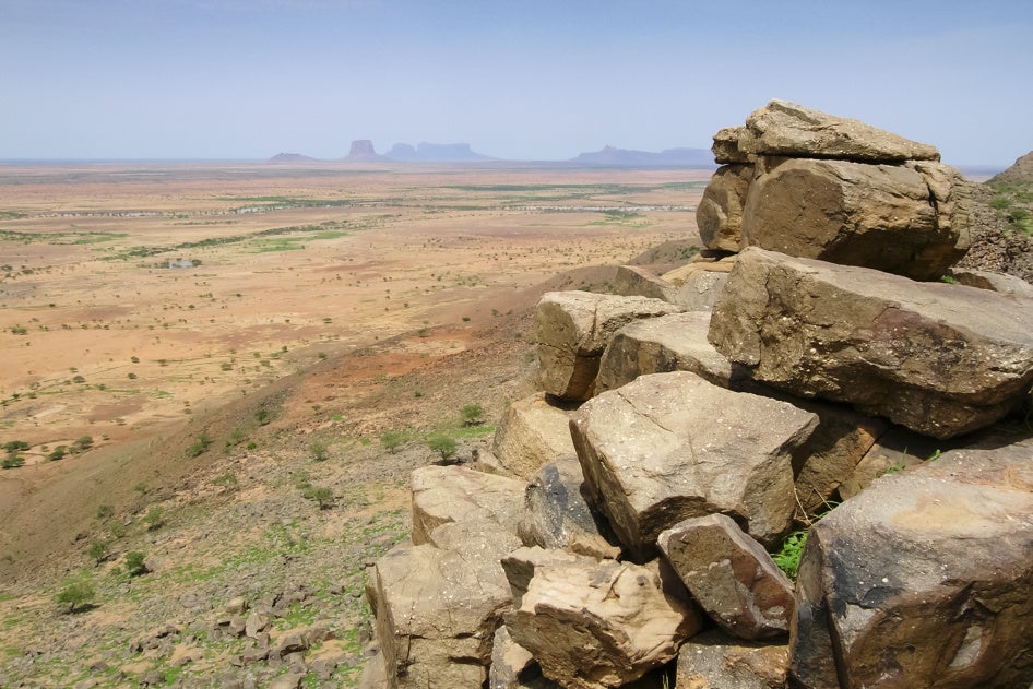 Photo montrant les dégâts d'une frappe aérienne au Mali