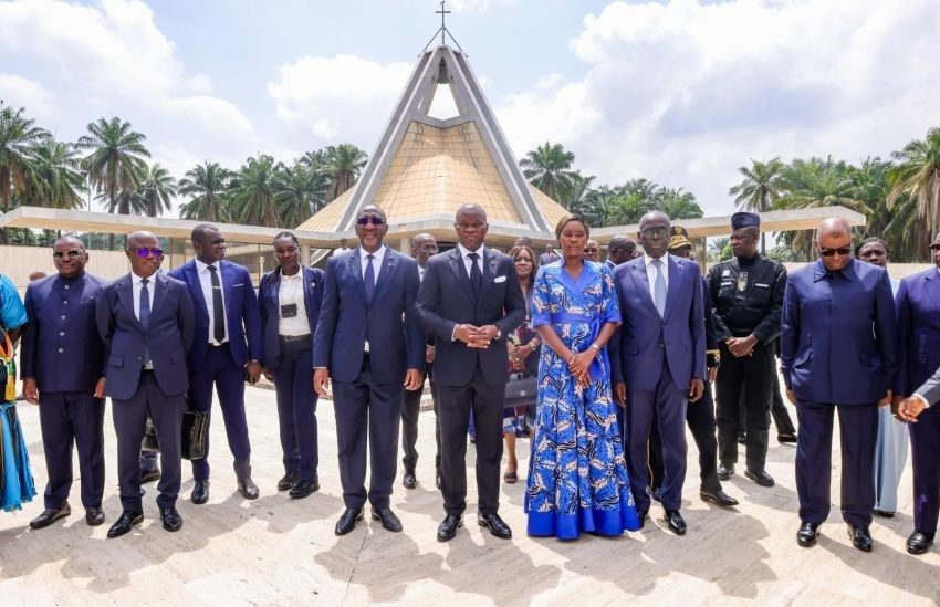 Le président gabonais Oligui Nguema lors de sa visite officielle à Yamoussoukro