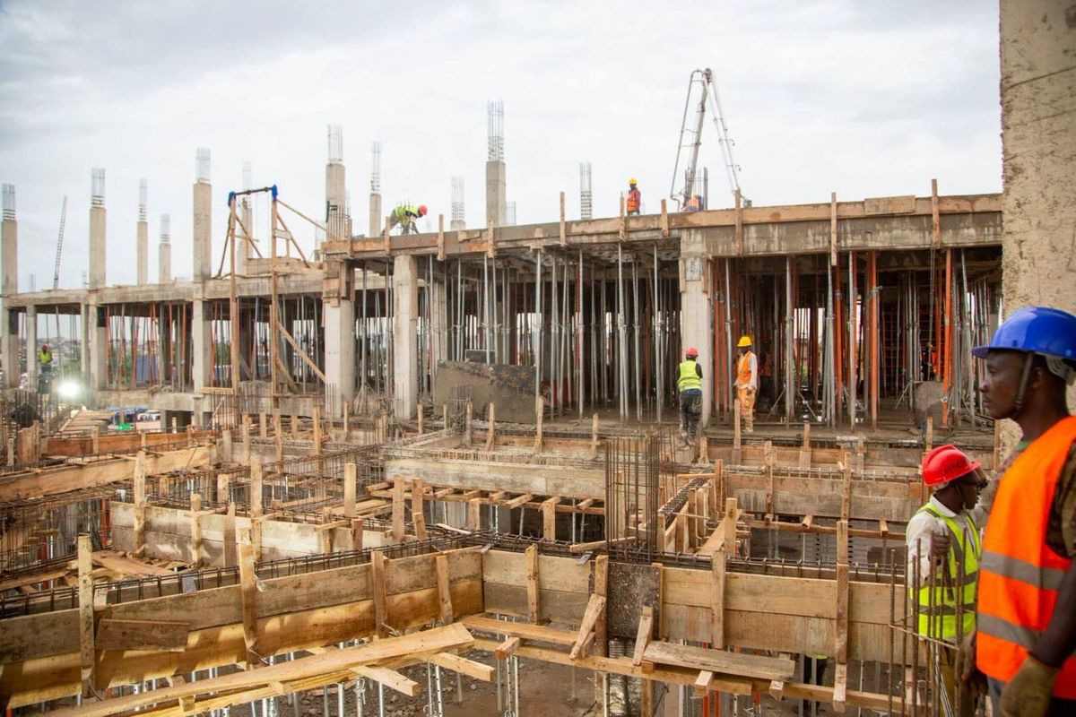 Construction accélérée d'hôpitaux d'urgence à Bamako