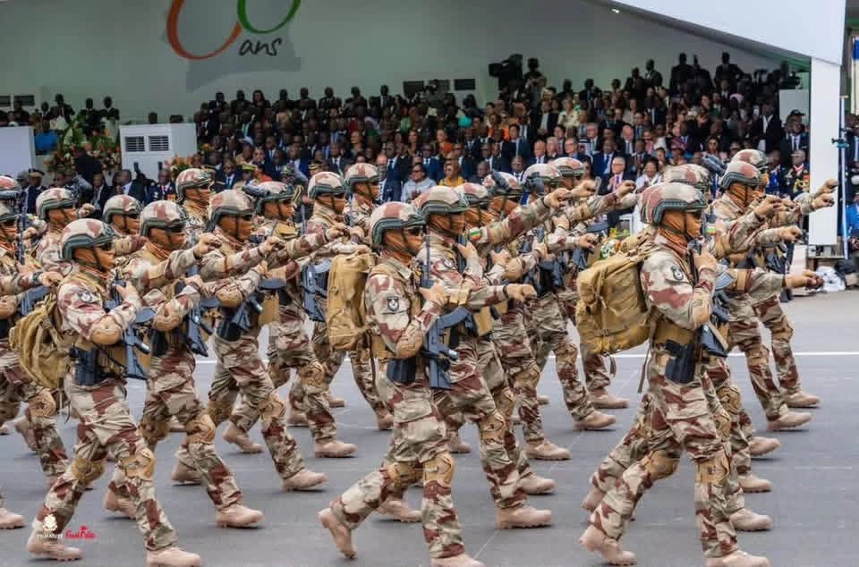 Forces spéciales guinéennes en défilé