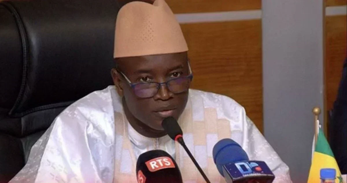 Aly Ngouille Ndiaye Aly Ngouille Ndiaye en conférence de presse