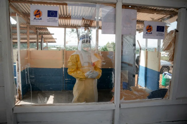 Illustration représentant le personnel médical luttant contre l'épidémie d'Ebola en RDC