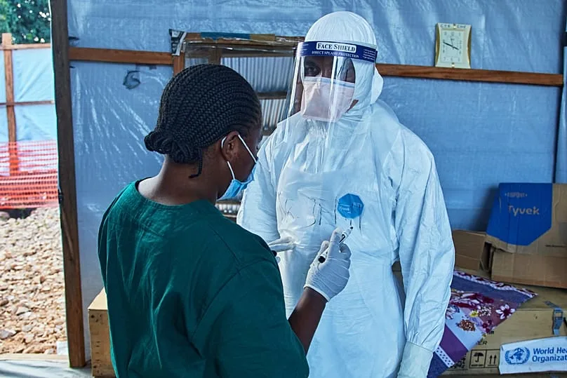 équipe médicale en discussion au centre médical de Bunia, juillet 2026