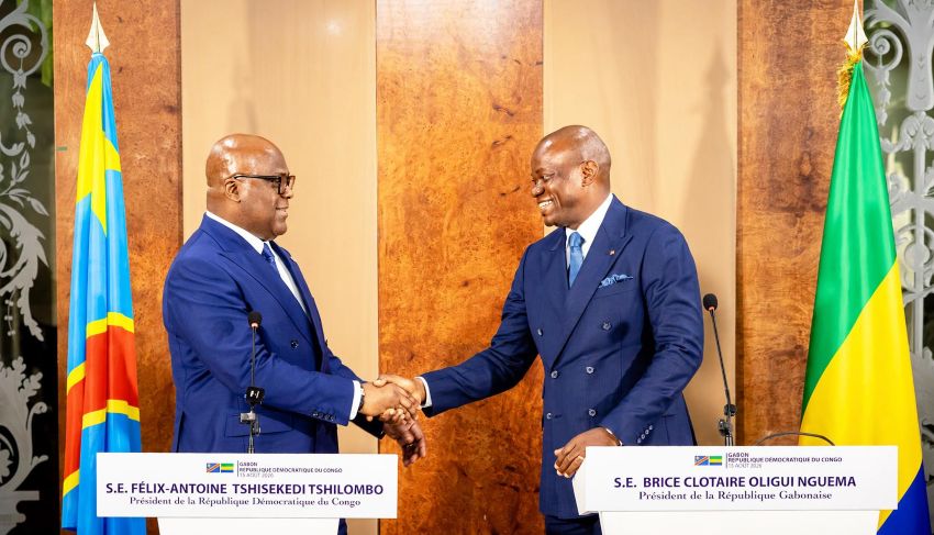 Les présidents Oligui Nguema et Tshisekedi en discussion à Libreville