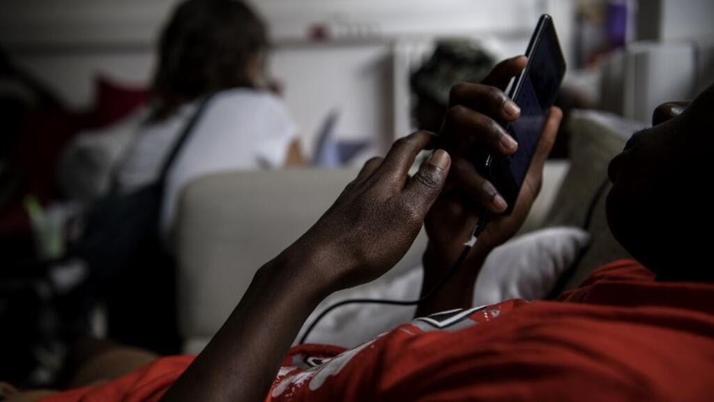 Les douanes camerounaises testent un nouveau mécanisme de dédouanement numérique des téléphones importés