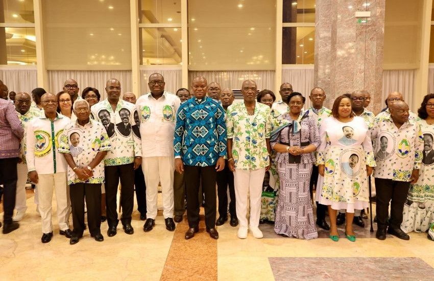 Le président gabonais Brice Clotaire Oligui Nguema recevant une délégation du PDG au Palais Rénovation